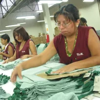 DIFERENCIAS. Los salarios son distintos pese a ser grupos que comparten la misma edad, educación, tipo de trabajo y otras características comunes. 