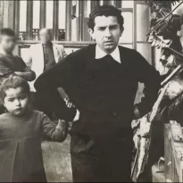 El poeta Reynaldo Naranjo con su hija Roxana en la Casa de Delfín, noviembre de 1968. Ahora ella se ha decidido a hacer pública una terrible denuncia en su contra.