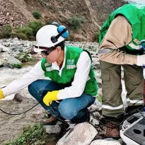 La OEFA también toma muestras de agua cuando ocurren accidentes o se presentan denuncias de contaminación.