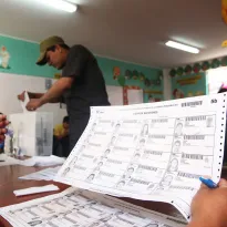 PRÓXIMA ELECCIÓN. Población de 13 regiones volverá a las urnas este 9 de diciembre para elegir a sus gobernadores regionales en segunda vuelta. 