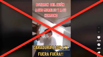 Falso: Video de abucheos contra Evo Morales y su supuesto hermano en un avión no es actual