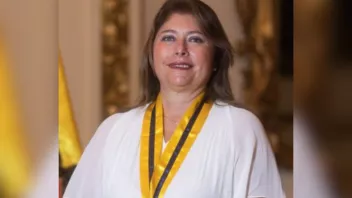 Es falsa la versión de Roxana Rocha acerca de que las cédulas del recuento de votos no tienen doblez ni la firma de los miembros de mesa